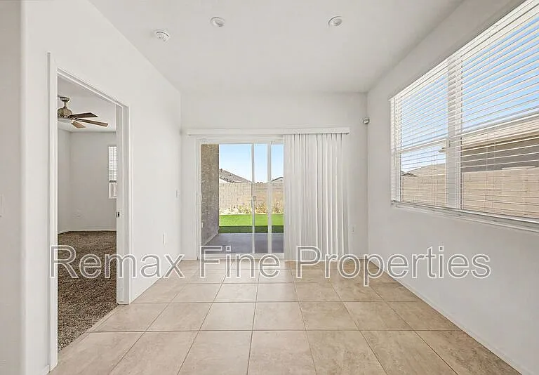 1566 E Fletcher Dr — Photo 8