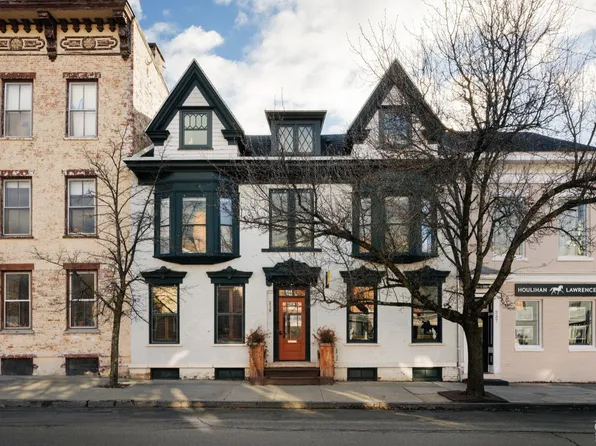 239 Warren, Hudson, NY 12534