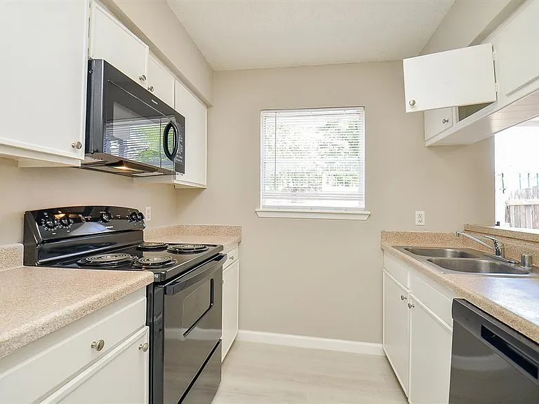 1950 Spenwick Dr #302 — Photo 4