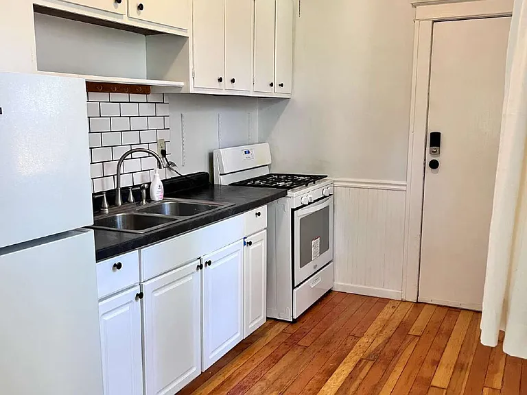 1741 Van Buren Ave — Photo 13