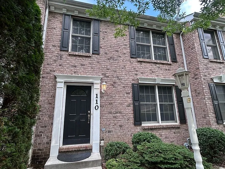 1-114 Castleview Dr — Photo 1