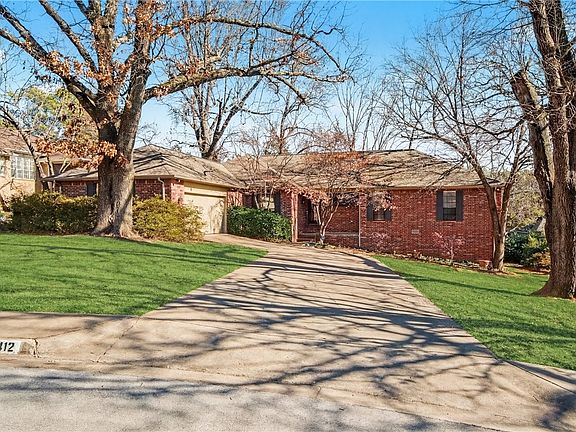 2nd image of 412 Oak Manor Cir