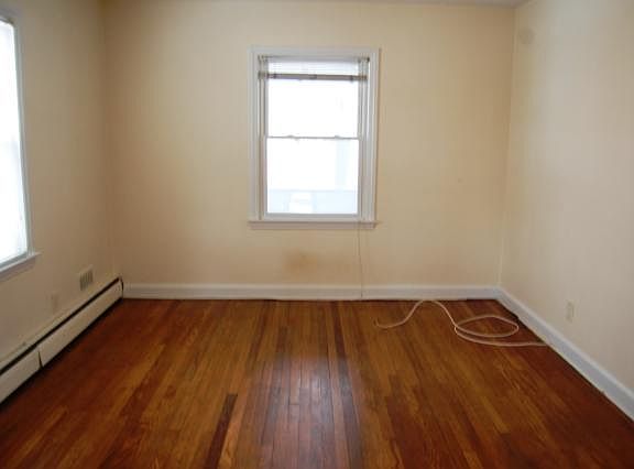 5th image of 42 Upland Ave
