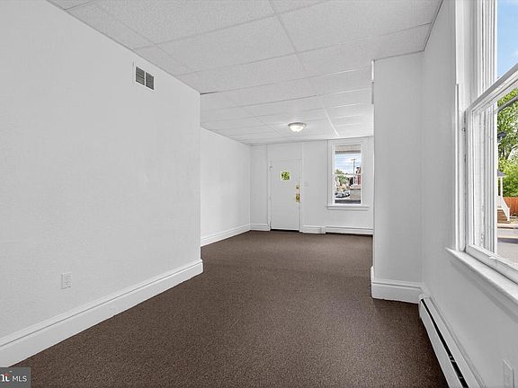 4th image of 873 E Prospect St
