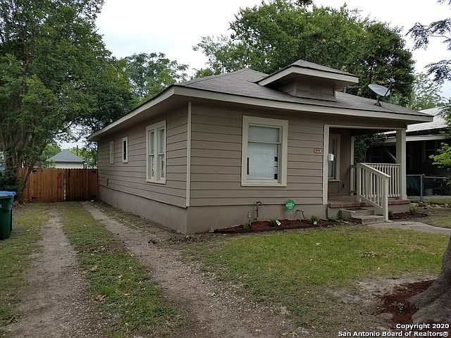 1st image of 819 Essex St