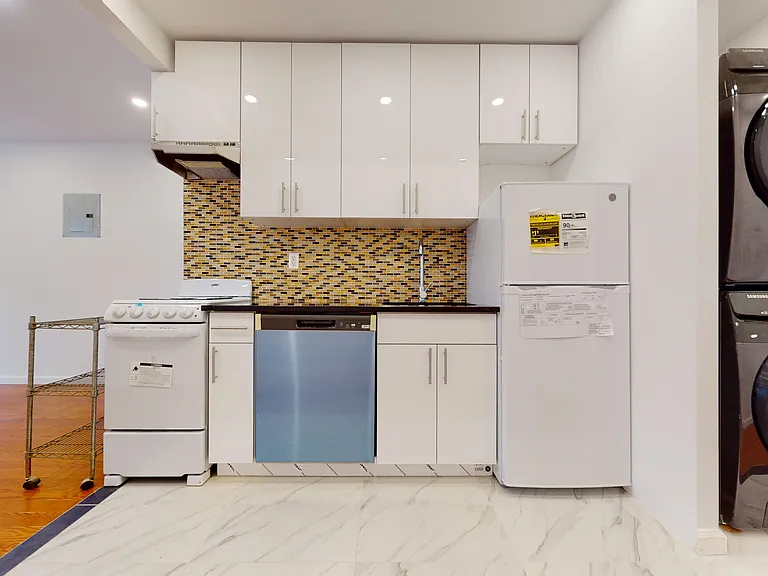 1413 2nd Ave #4 — Photo 7