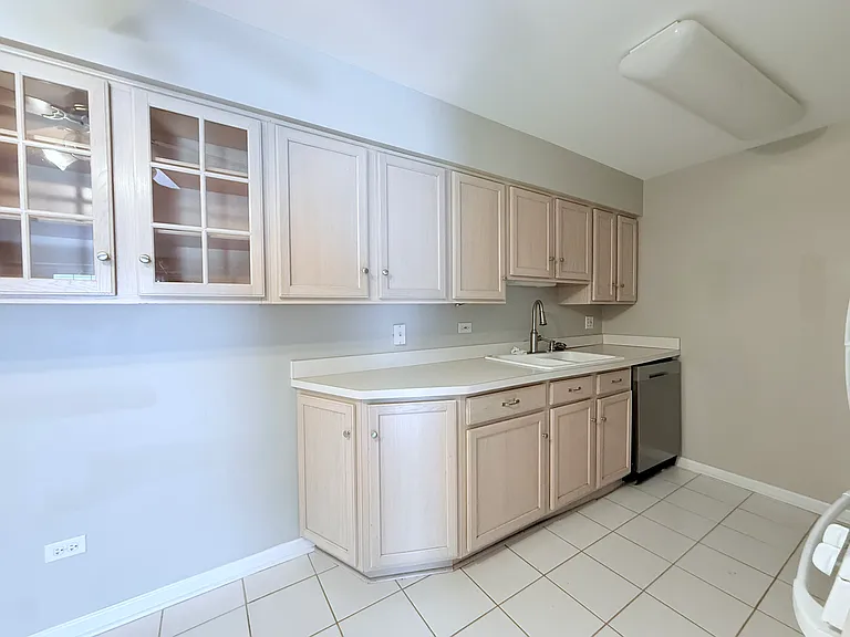 1611 N Windsor Dr — Photo 9