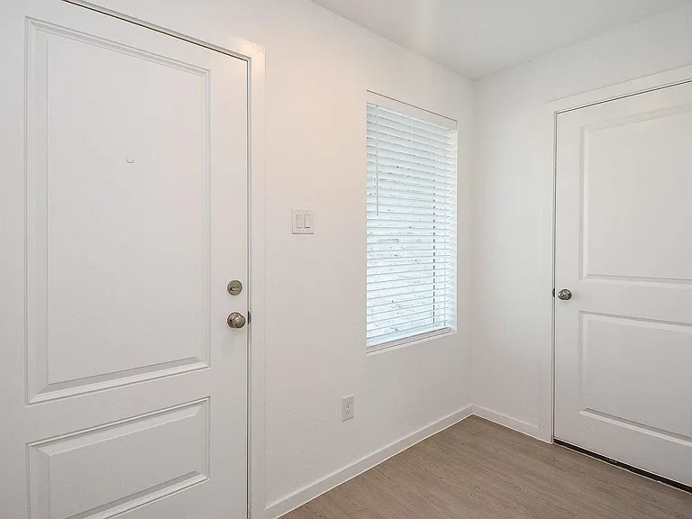 3045 Fantasy Terrace Dr — Photo 5