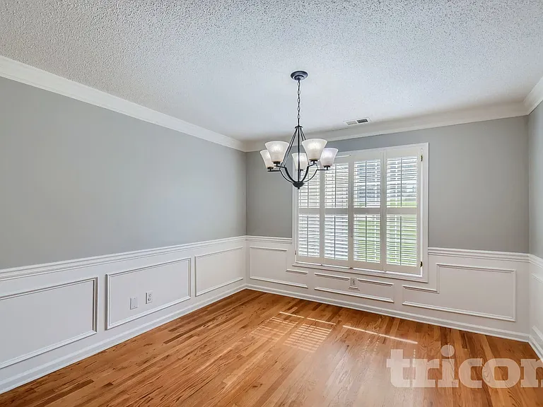 390 River Point Dr — Photo 6