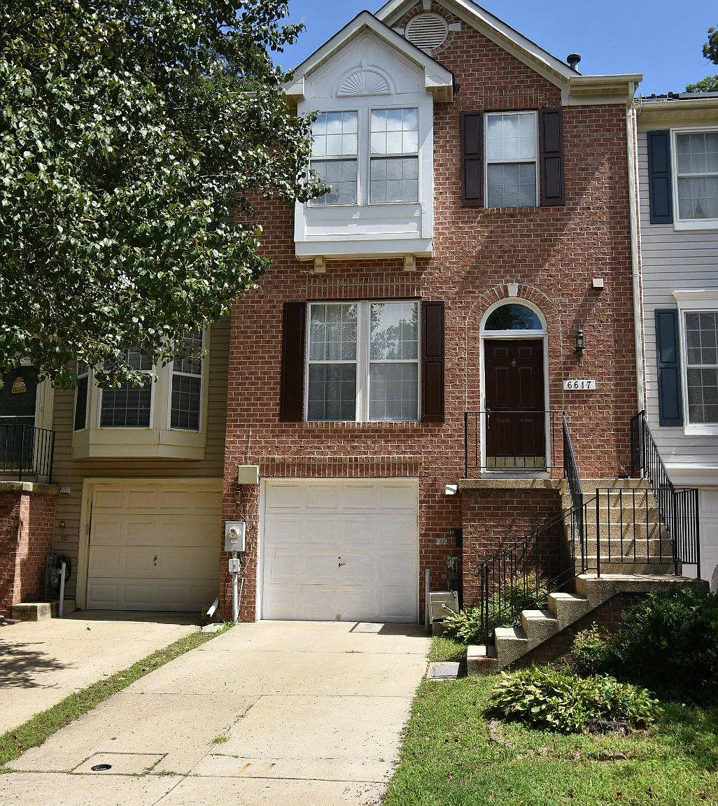 3 bed, 2.5 bath, 1900 sqft, $3,000 — Photo 2