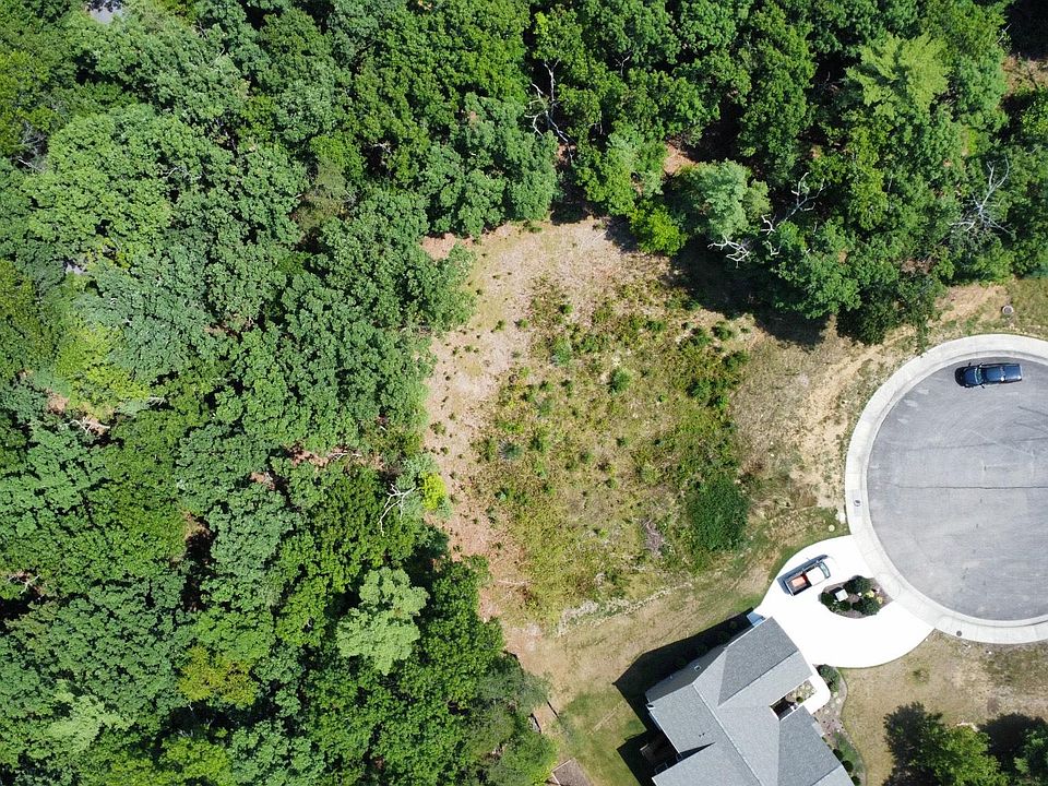 1st image of 10 Creek Valley Dr