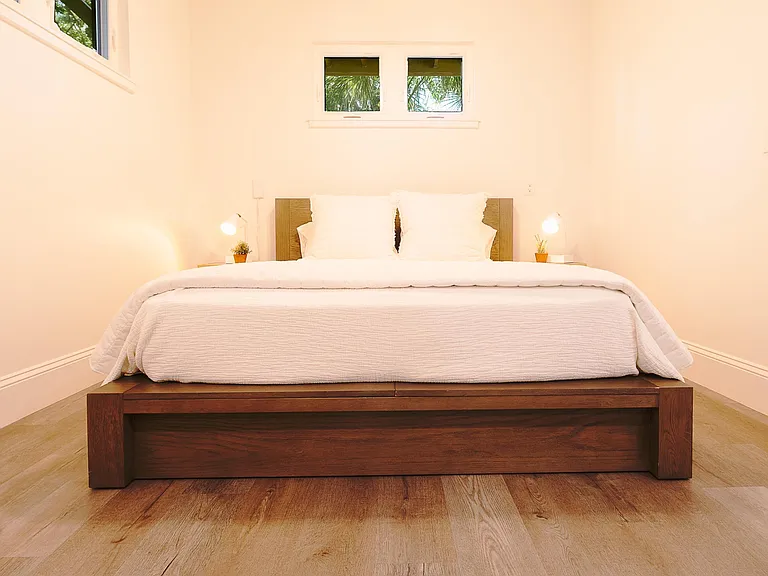 Queen bed in first floor studio