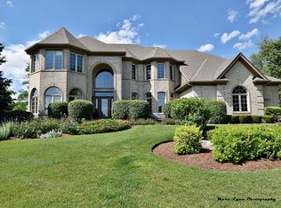 38W518 N Lakeview Cir, Saint Charles, IL 60175