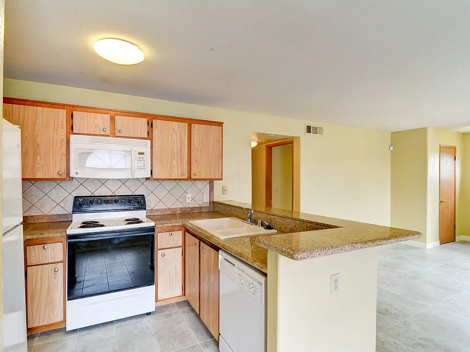 2980 Juniper Hills Blvd #201
