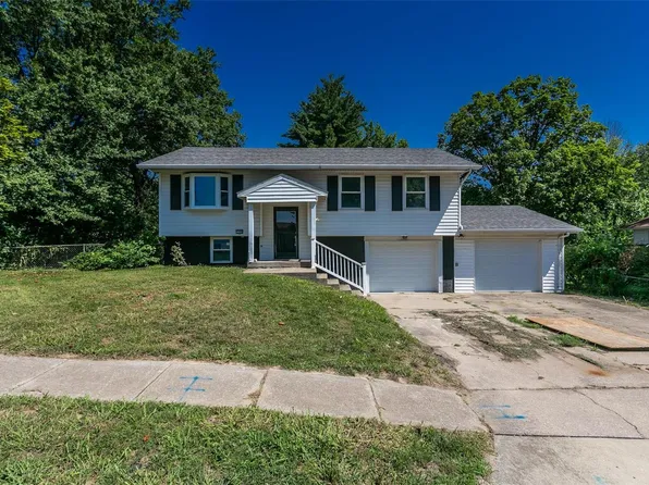 1106 Sir Lancelot Ln, Godfrey, IL 62035