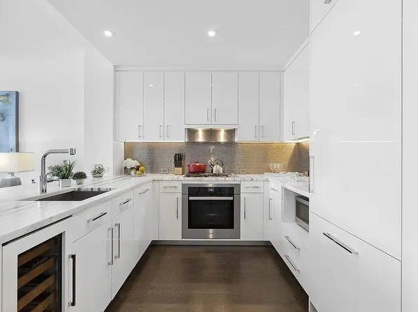 50 Riverside Boulevard image 4 of 10