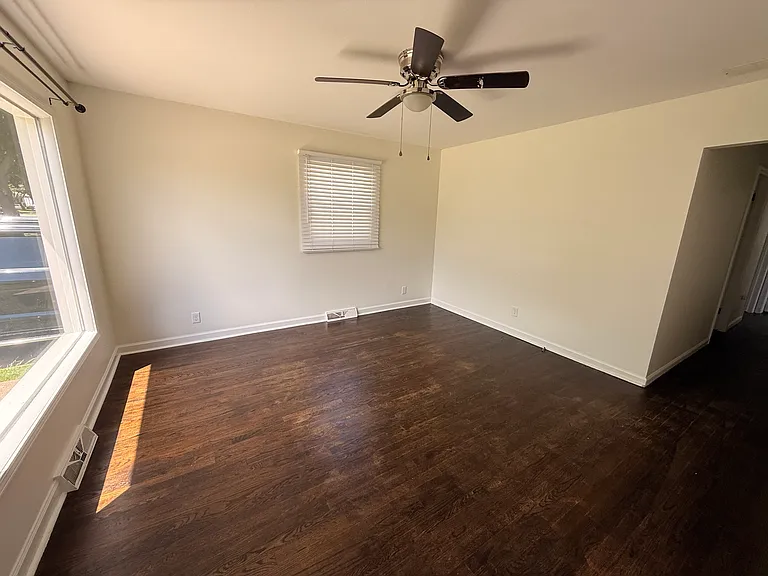 4653 Raymond Ave — Photo 3