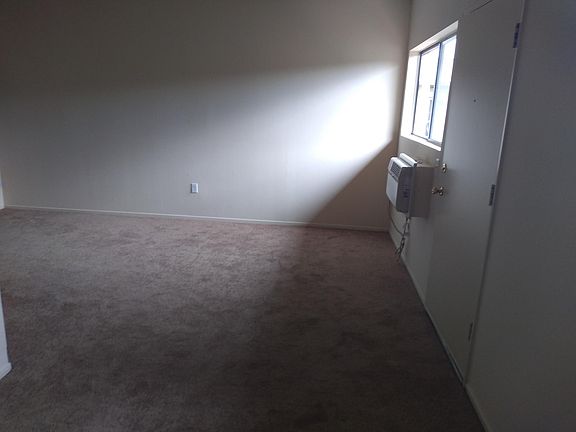 5th image of 6129 Cahuenga Blvd APT 211