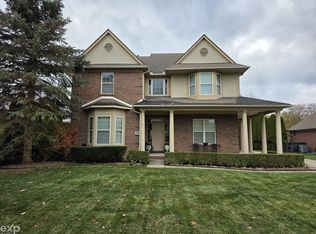 38699 Hampton Ct, Harrison Township, MI 48045