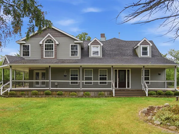 5556 Ormond Rd, White Lake, MI 48383