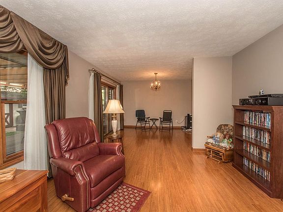 4th image of 1004 Heincke Rd