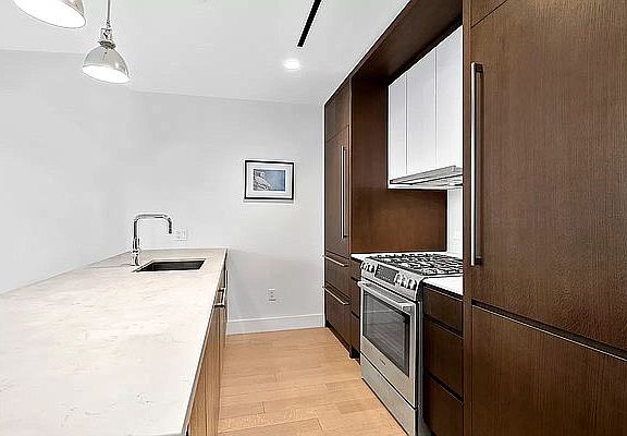 4th image of 500 Waverly Ave #4E