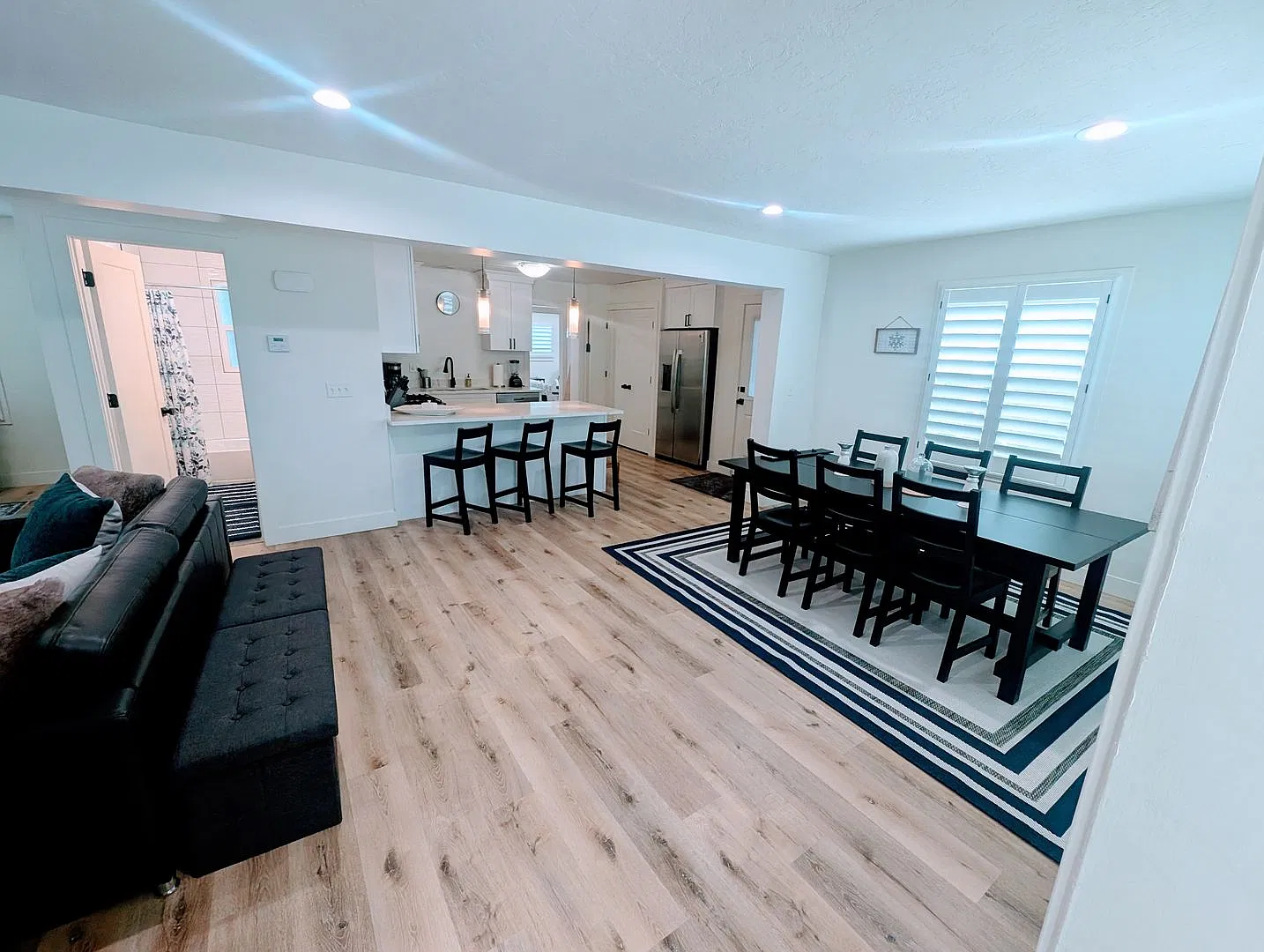 Spacious 4-Bedroom Home with a Large Fenced Backyard! — Photo 3