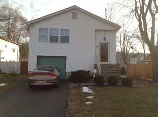 33 Ballston St, Bloomingdale, NJ 07403