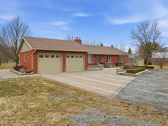 2nd image of 300 Farnham Rd