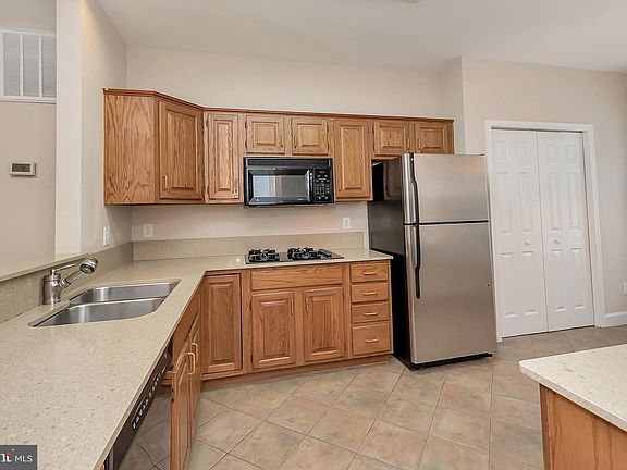 2nd image of 3811 Courtland Cres