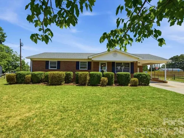 990 Colonial Dr, China Grove, NC 28023