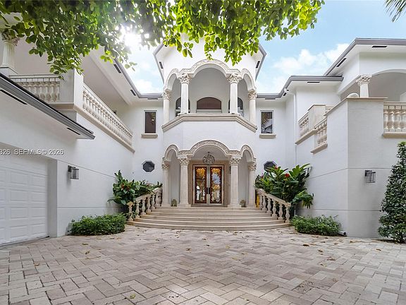 2nd image of 100 Palm Ave