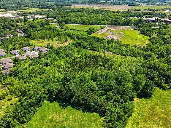 5th image of 1300 S Van Maele Rd