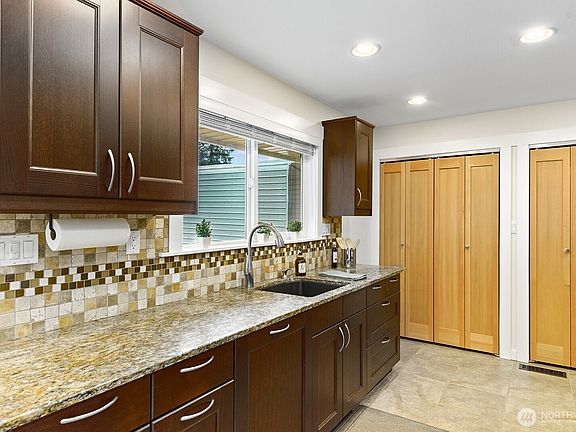 4th image of 16026 16th Avenue SW