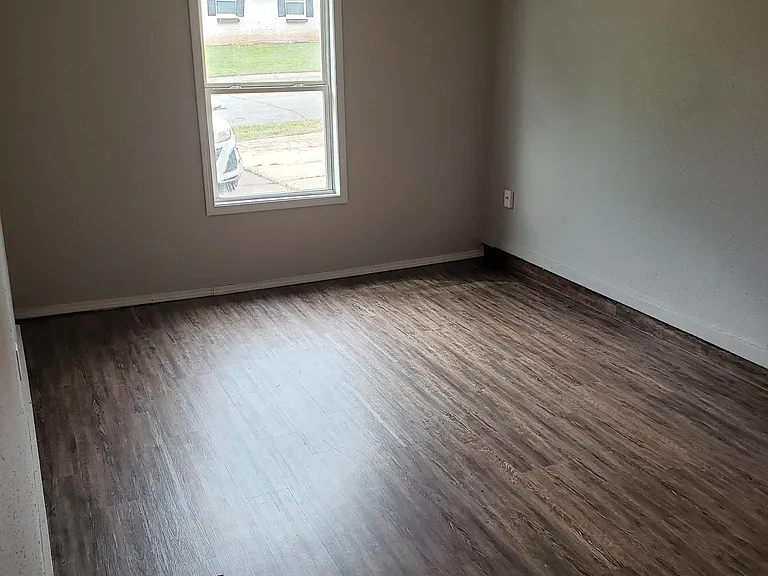 724 NE 81st St — Photo 27