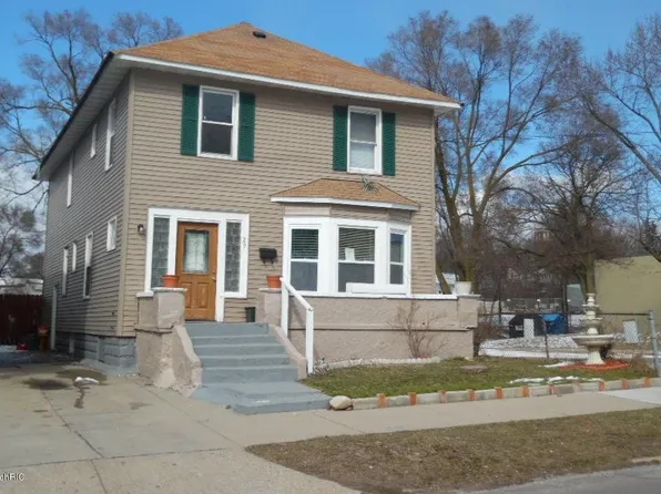 29 Coldbrook St NE, Grand Rapids, MI 49503
