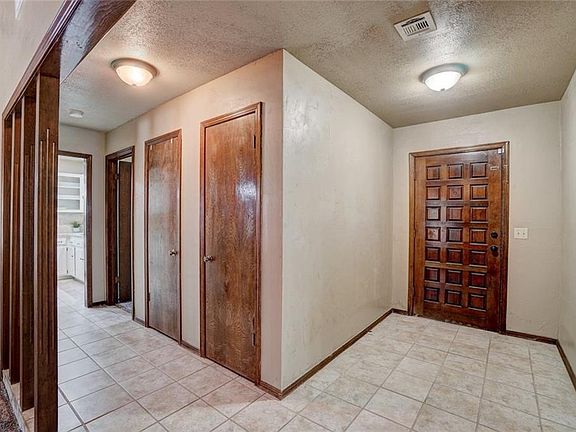 3rd image of 2113 N Lincoln Ave