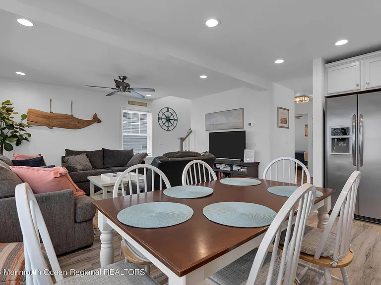 24 Virginia Ave — Photo 17