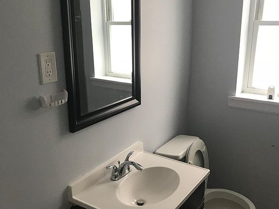 3rd image of 7517 S Yale Ave APT 2E