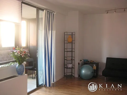 Rented by Kian Realty | media 8