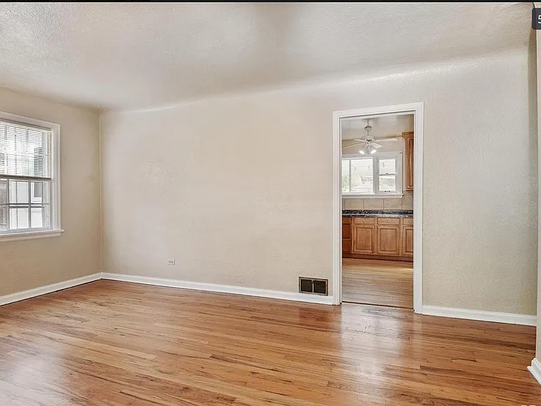 745 N Cherry St — Photo 4
