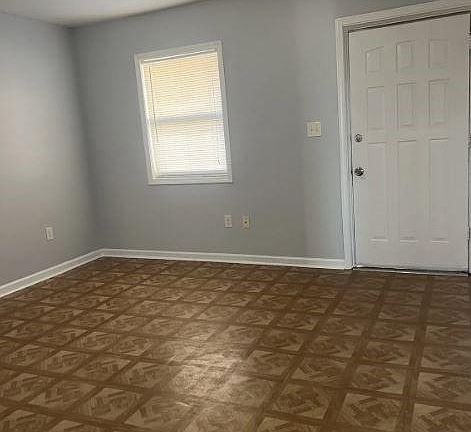 4th image of 305 W Oak St