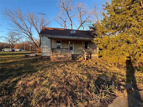 480 Sunny Ln, Mount Olive, IL 62069