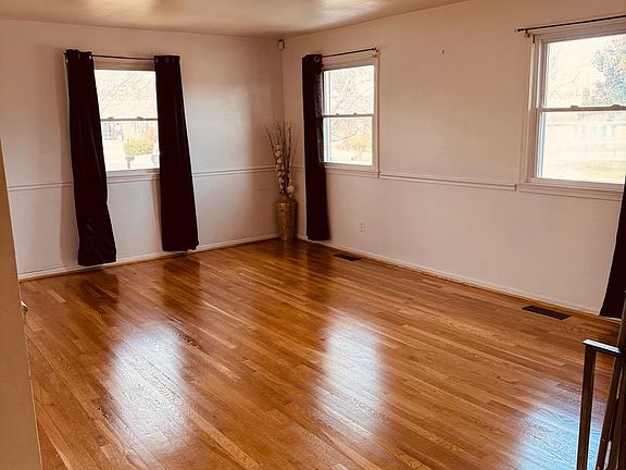 2nd image of 211 Prenton St