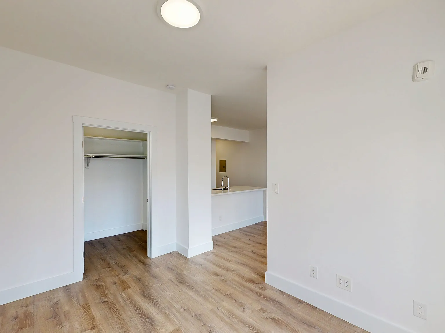 Remodeled Junior 1BR with Island Kitchen & In-Unit Laundry in Lower Nob Hill — Photo 4