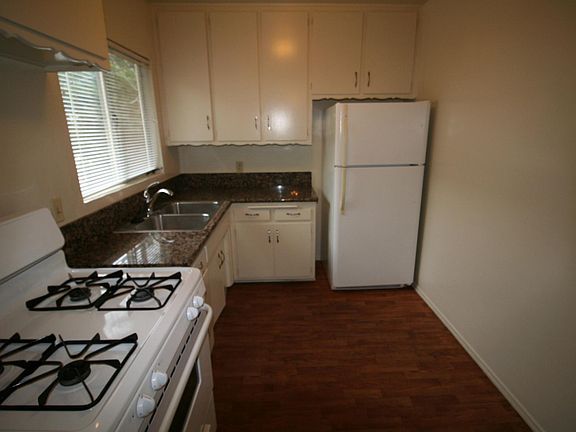 5th image of 1040 S Wooster St APT 7