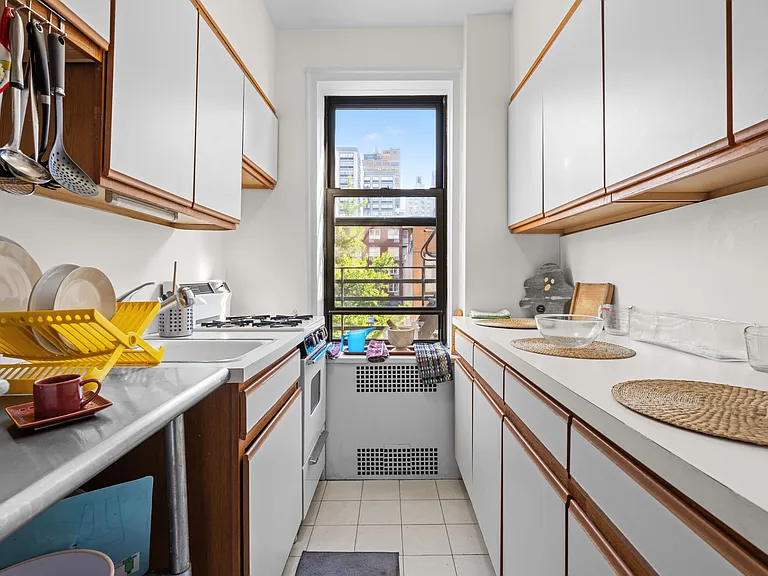 166 W 22nd St #4B — Photo 11