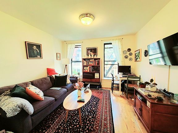 2nd image of 95 Bergen St APT 3R