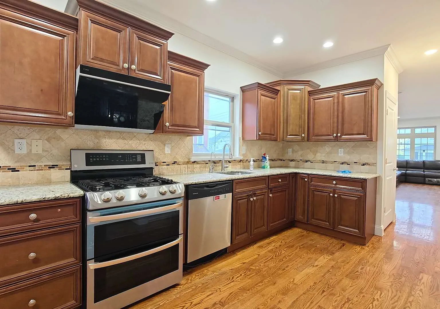 238 Colony Ave — Photo 1