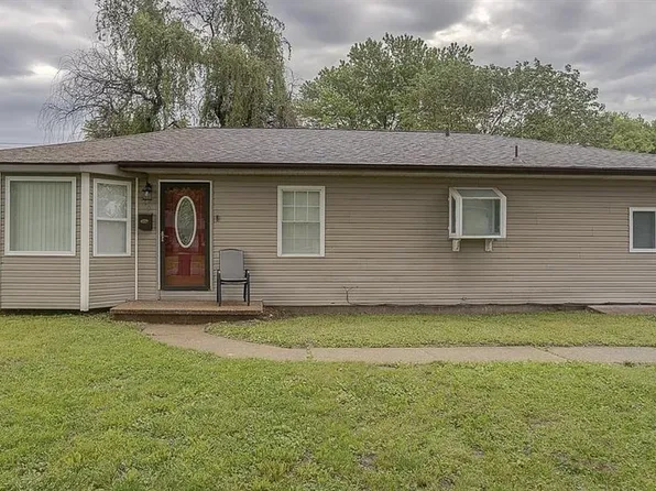 819 La Salle Dr, Cahokia, IL 62206